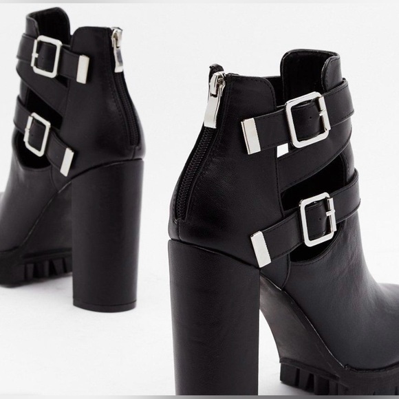 Nasty Gal 🖤 Heeled Cleated Cut-Out Faux Leather Buckle Biker Boots 👢🏍️ - Picture 3 of 9